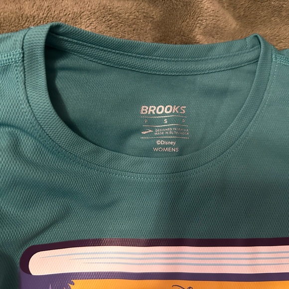 runDisney 2026 Walt Disney World Marathon Long Sleeve Tech Tee - Picture 3 of 4